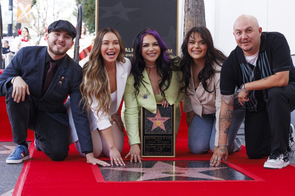 ¡Vandalismo a la estrella de Jenni Rivera en el Paseo de la Fama de Hollywood!